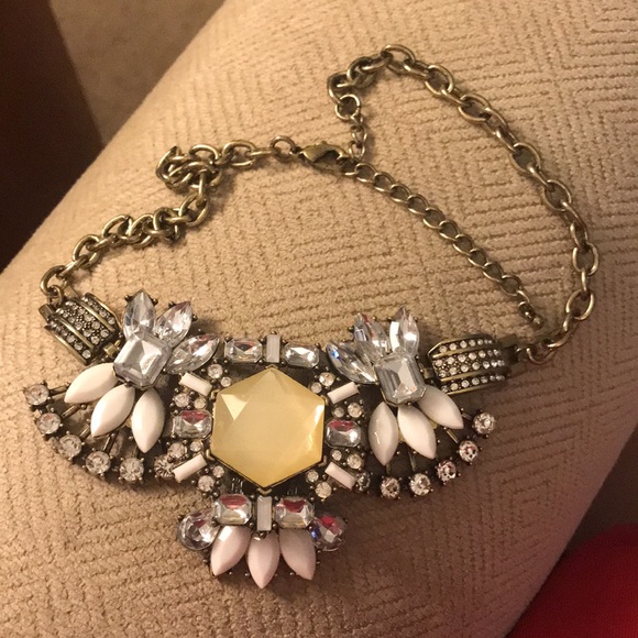 Jewelry - Vintage Style Bling Statement Necklace
